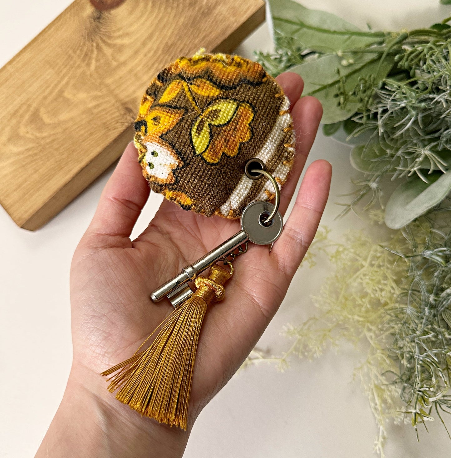 Padded retro tassel key ring