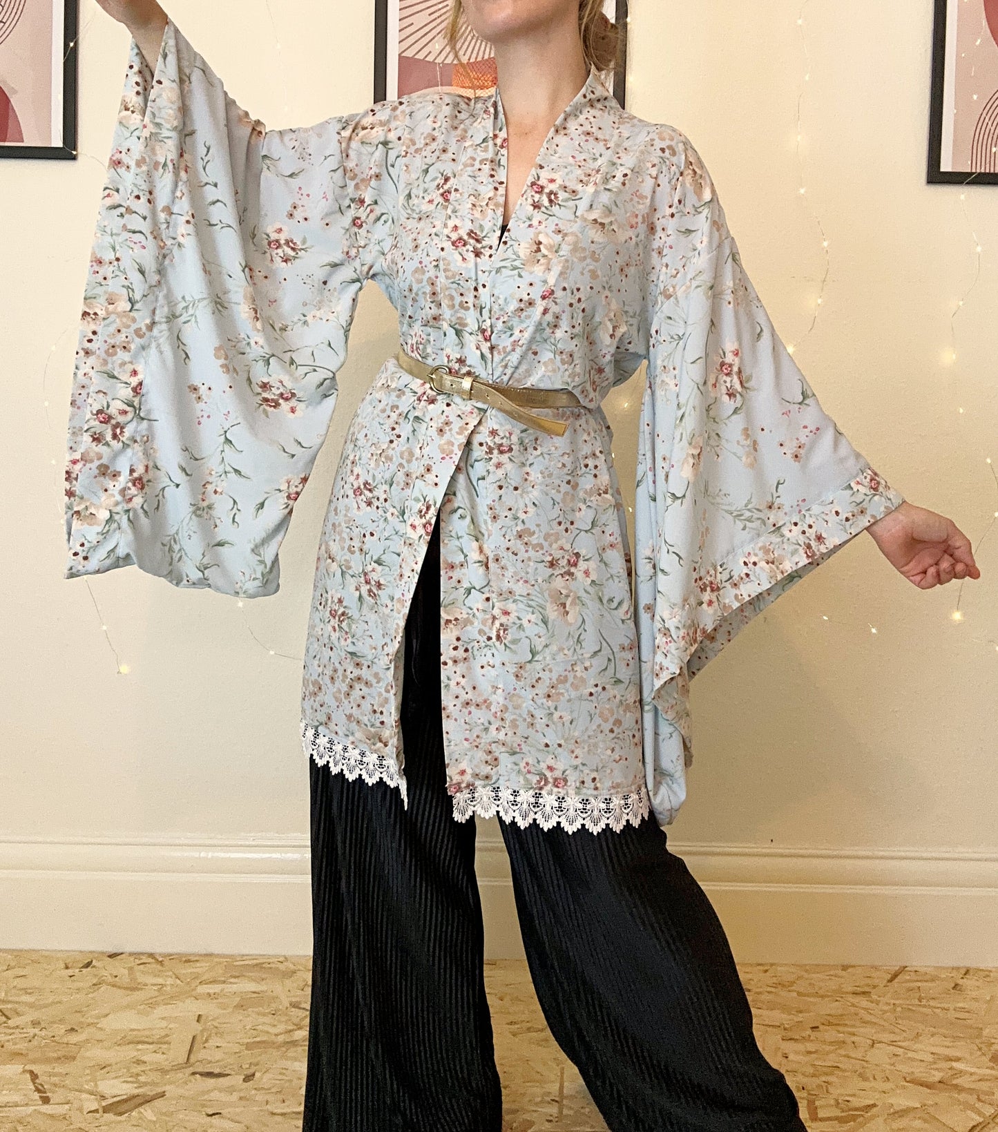 Kimono robe, beach cover up in pale blue floral print, UK 8/10