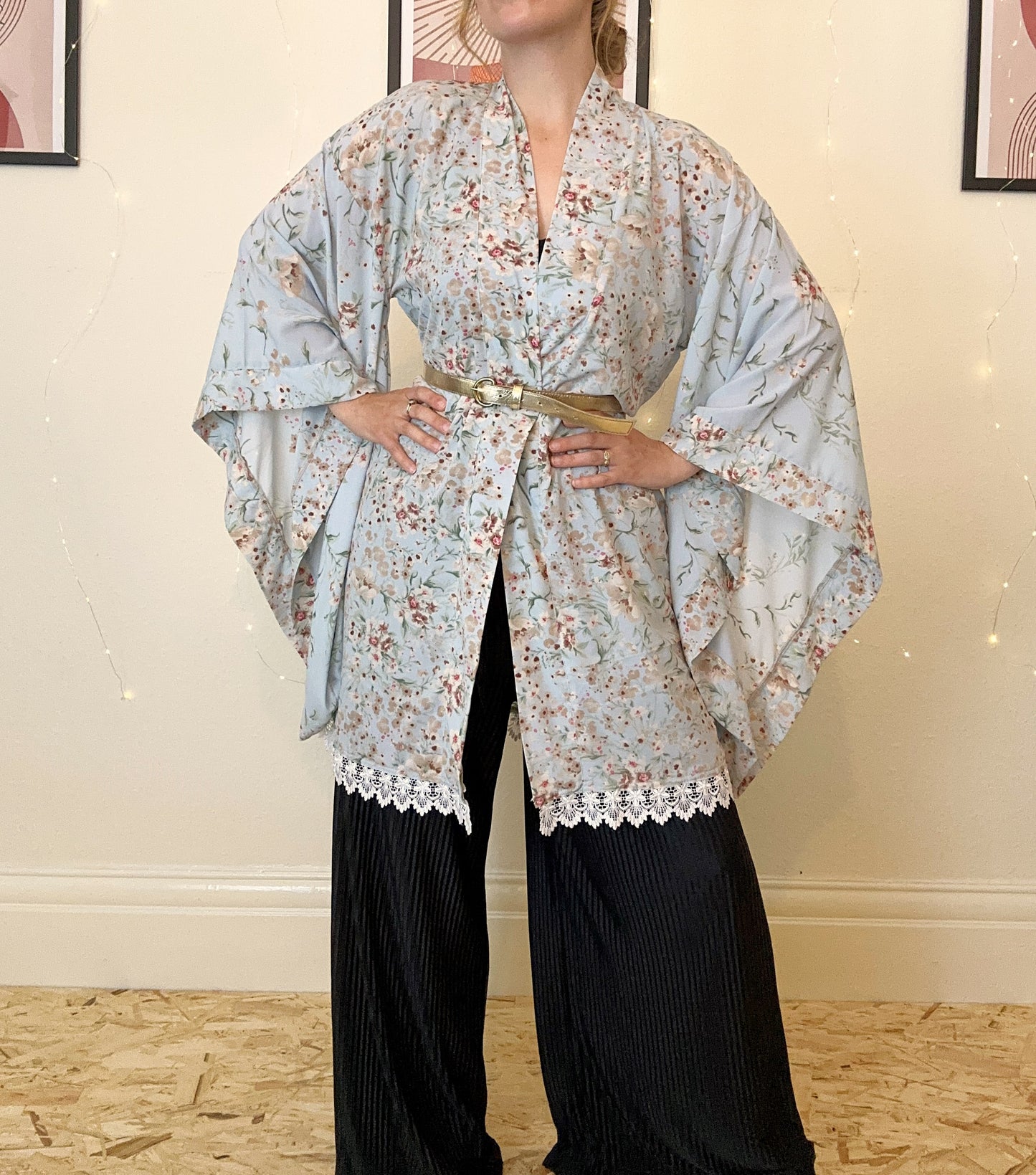 Kimono robe, beach cover up in pale blue floral print, UK 8/10