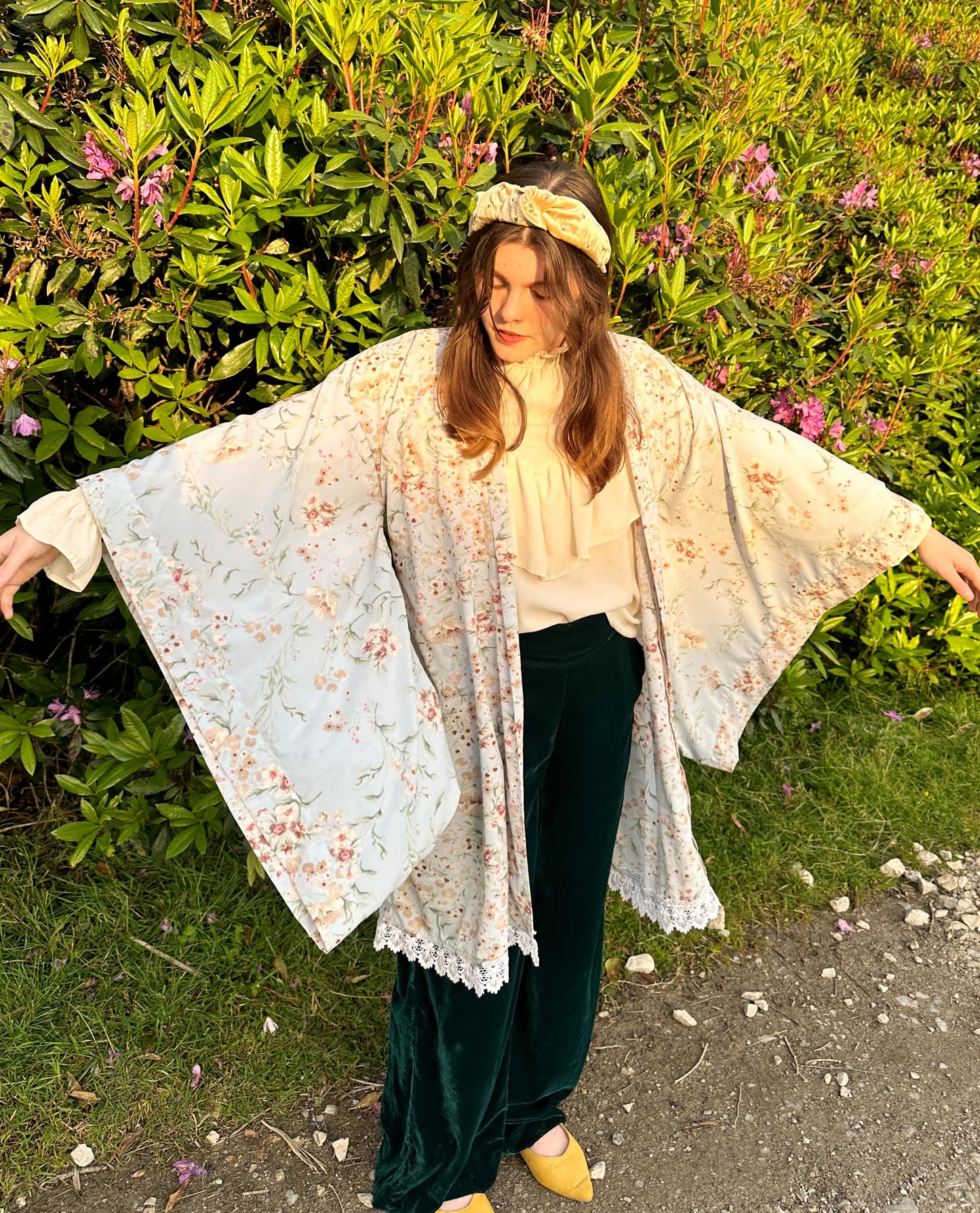 Kimono robe, beach cover up in pale blue floral print, UK 8/10