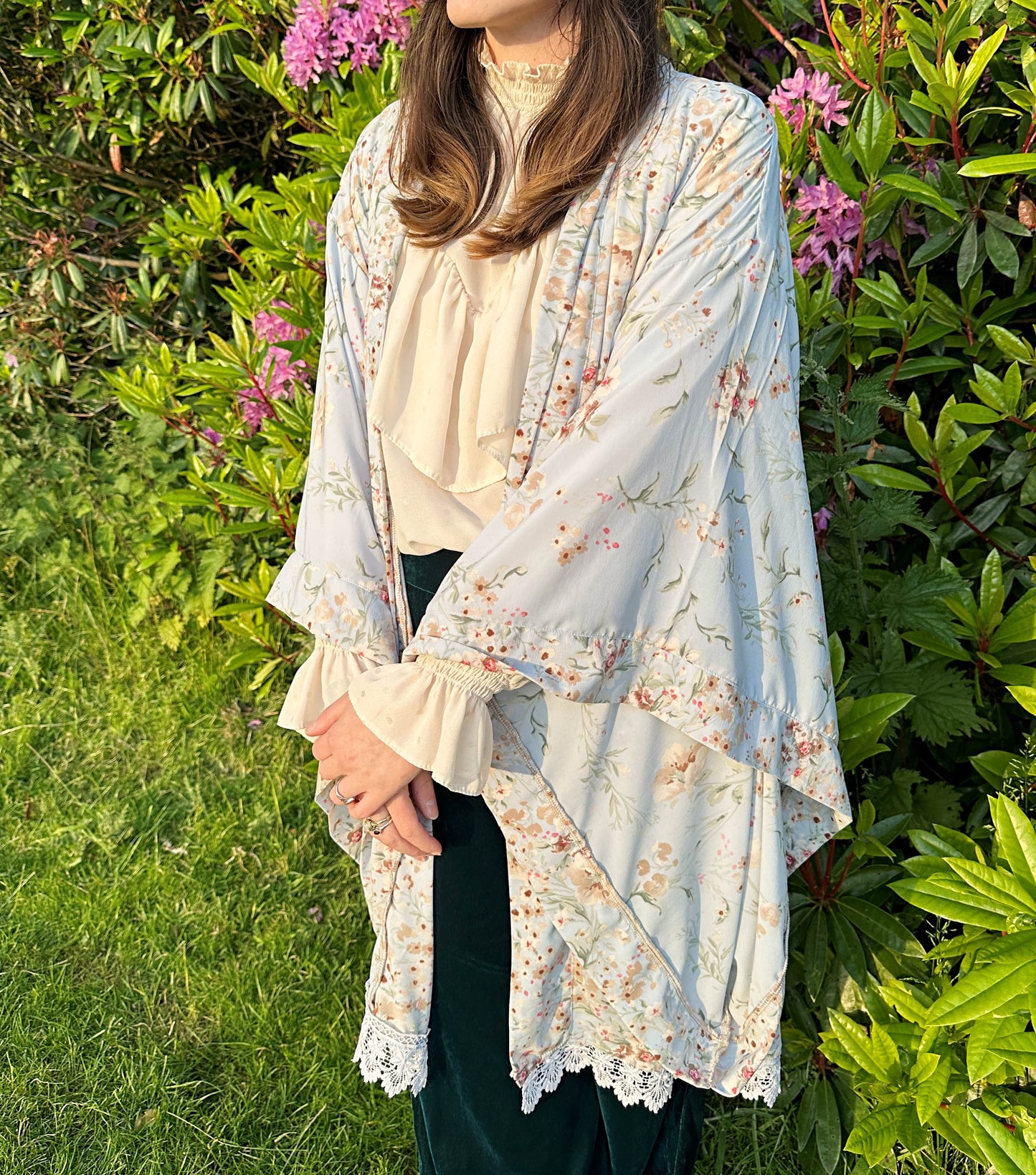 Kimono robe, beach cover up in pale blue floral print, UK 8/10