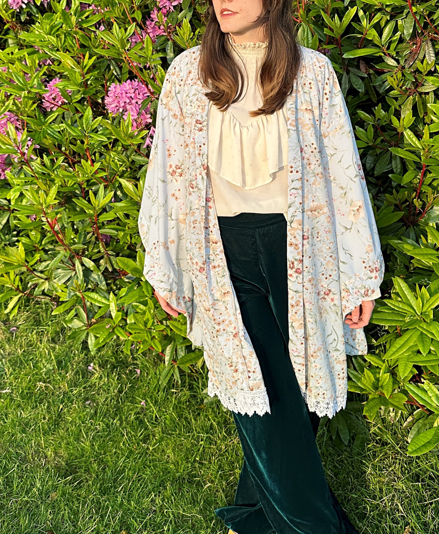 Kimono robe, beach cover up in pale blue floral print, UK 8/10