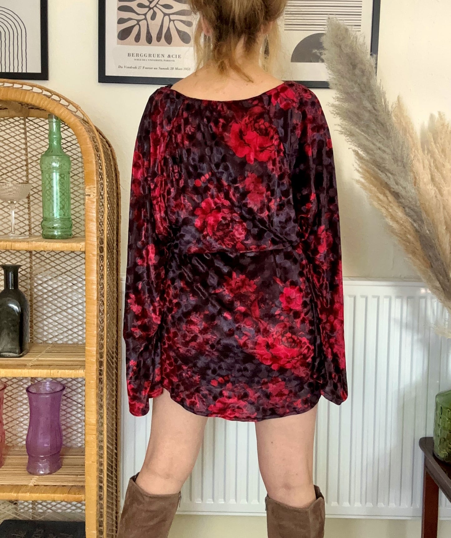 velvet mini dress in black/red